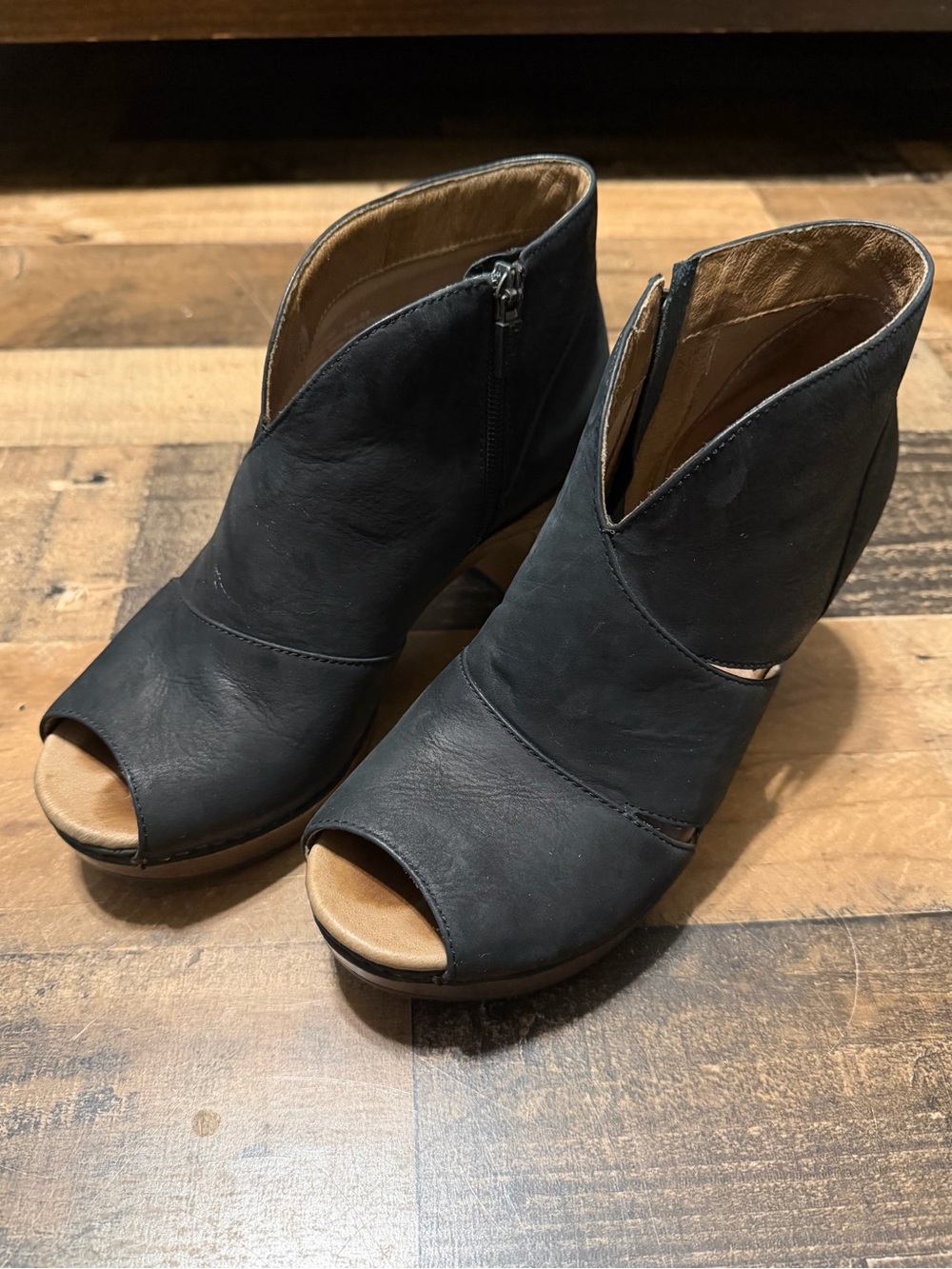 Dansko ‘Delphina” Heeled Sandal - Picture 4 of 8